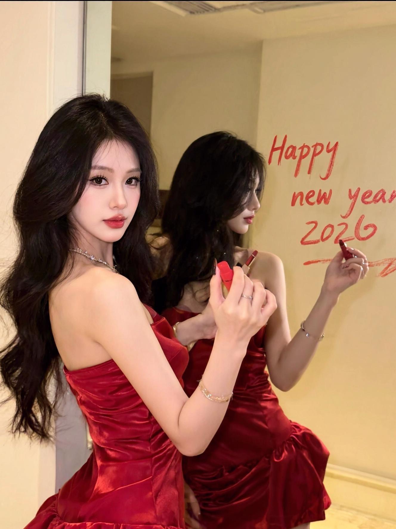 太好了 氛围感跨年自拍来咯🧨