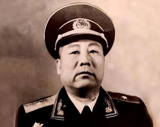 在东北战场上，被撤销职位的五位纵队司令员，分别都是谁？
“1947年5月，四平又