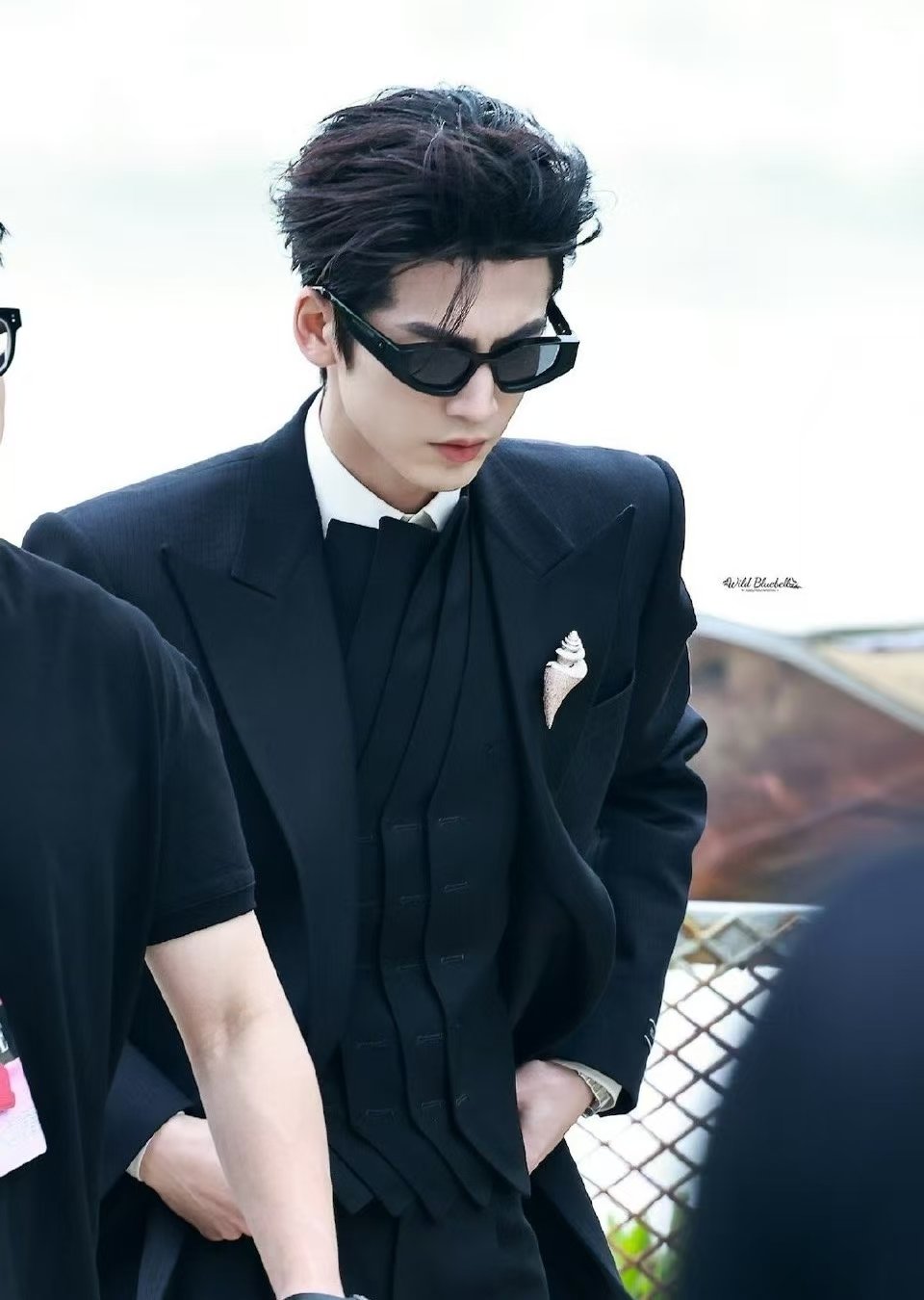 张凌赫ELLE背头黑西装张凌赫ELLE神图 张凌赫ELLE神图已出！ ​​​