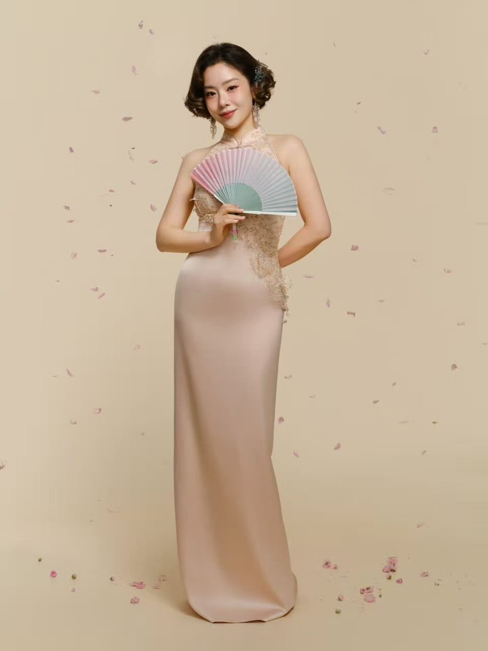 金鹤龙发的王菊金鹤龙给王菊化的茱萸美人妆 金鹤龙给王菊化的茱萸美人妆，好漂亮啊！