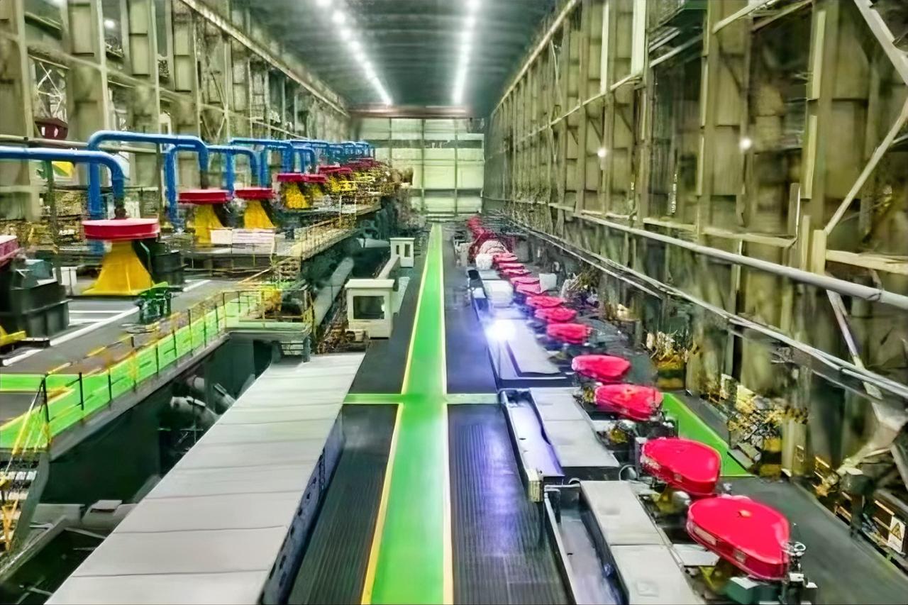 7月23日，东北大学6名大三学生在中国黄金集团内蒙古矿业公司的铜钼矿选矿厂参观学
