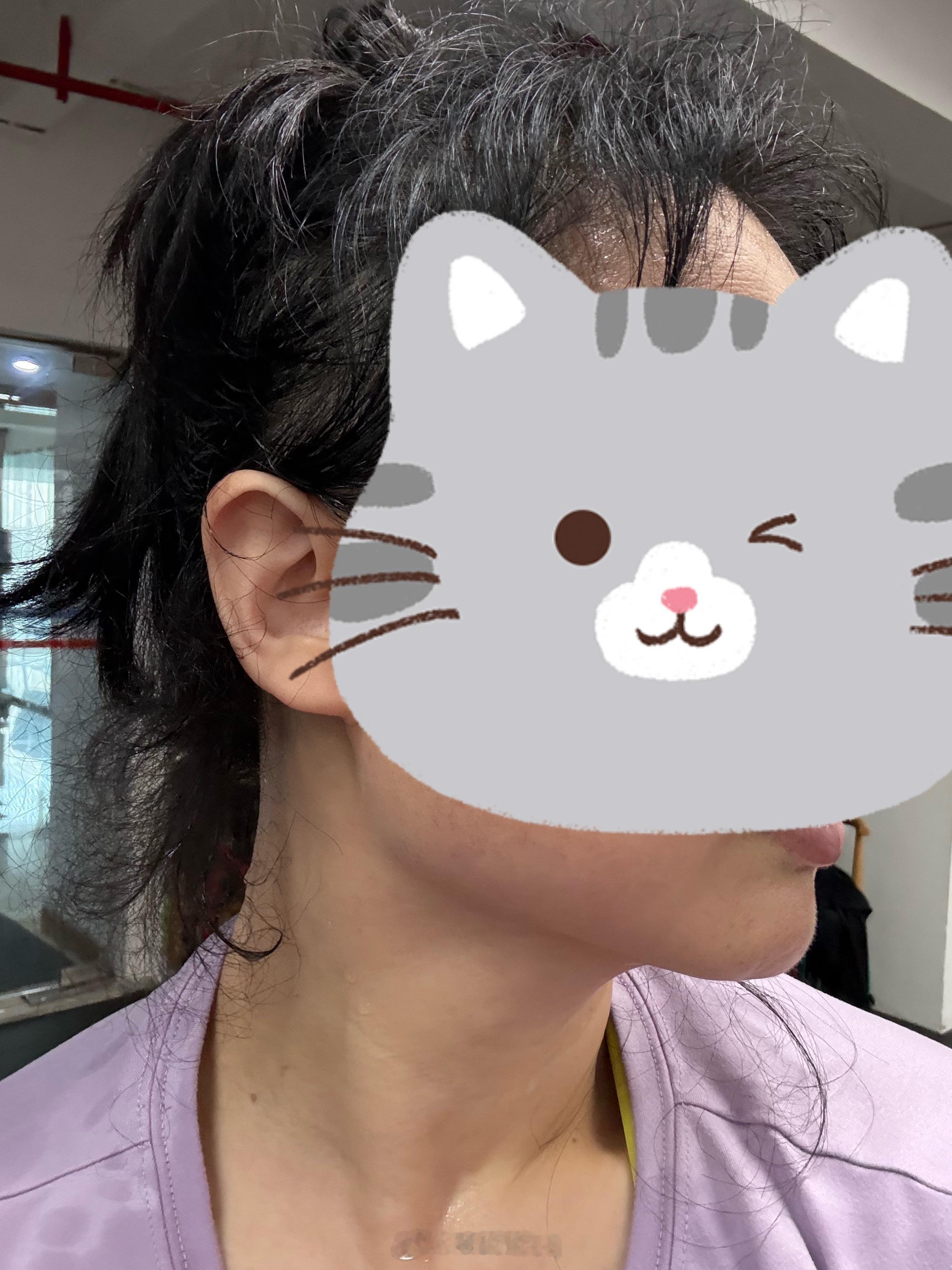 看看我锋利的下颌线 