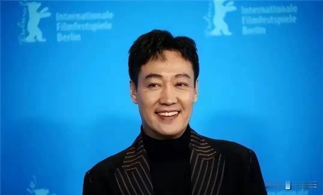 拜托大家，拜托那些为了流量没有底线的自媒体，能不能不要再消费演员辛柏青了！人家刚