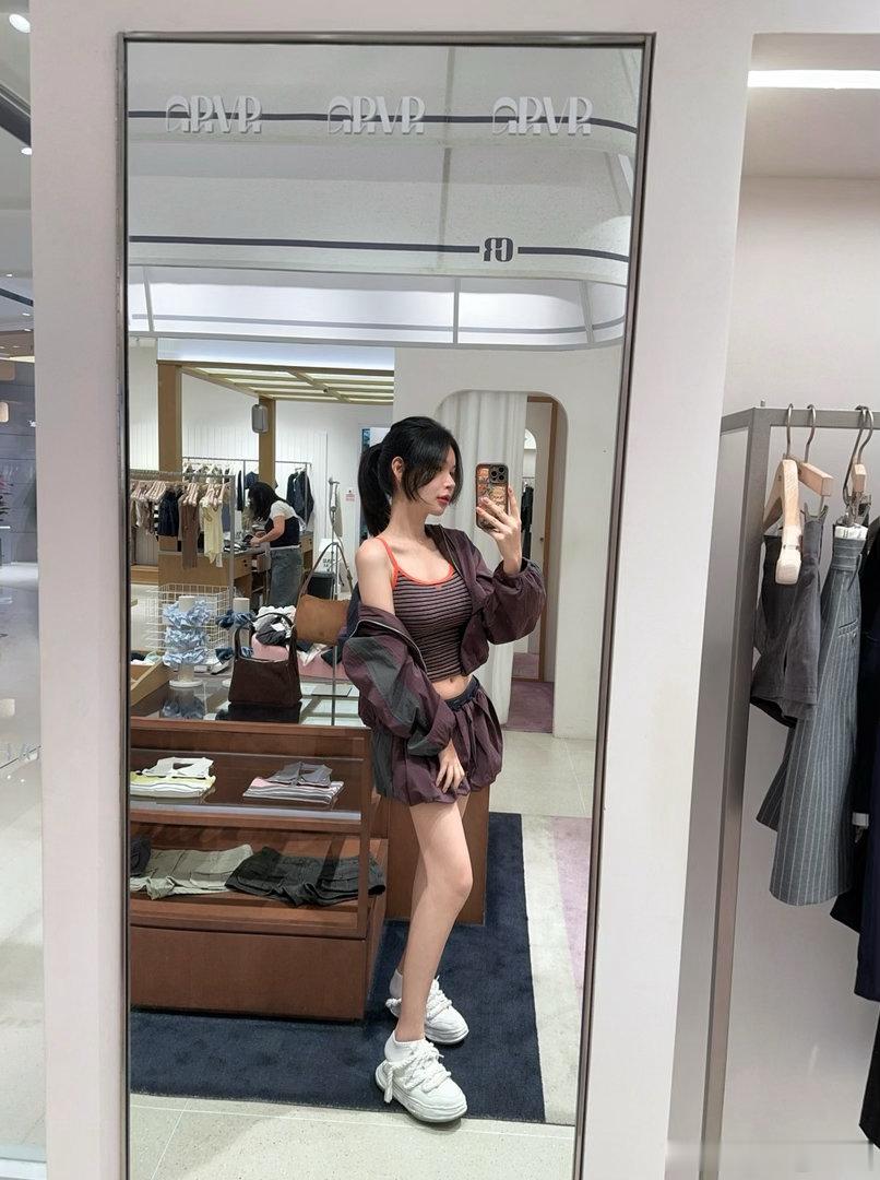 别问自己对不对 心中有爱就很美 