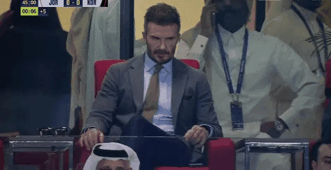 贝克汉姆这不陪梅西和迈阿密国际去日本，自己一个跑到卡塔尔去看亚洲杯韩国对约旦的比