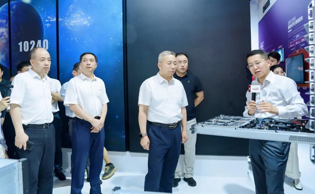 WAIC中科曙光爆火！高端算力资源已经“一票难求”

这次WAIC最大的亮点莫过