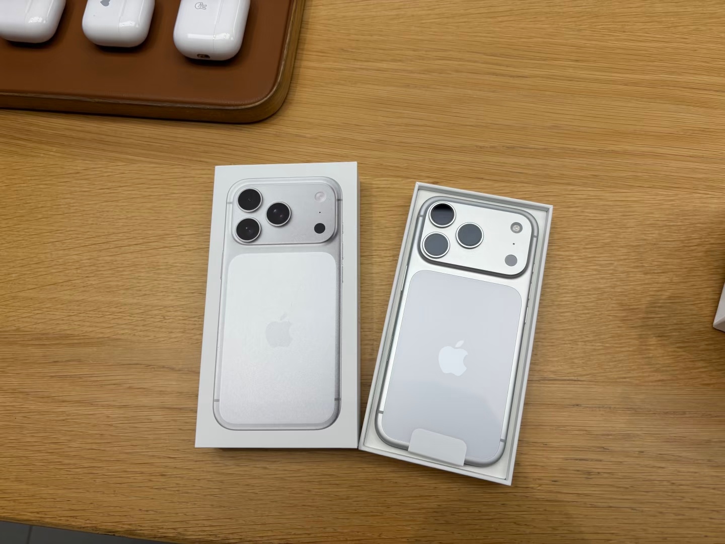 iPhone17Pro被黄牛拒收 不会吧，早上看还能加价500块的。过了这个首发