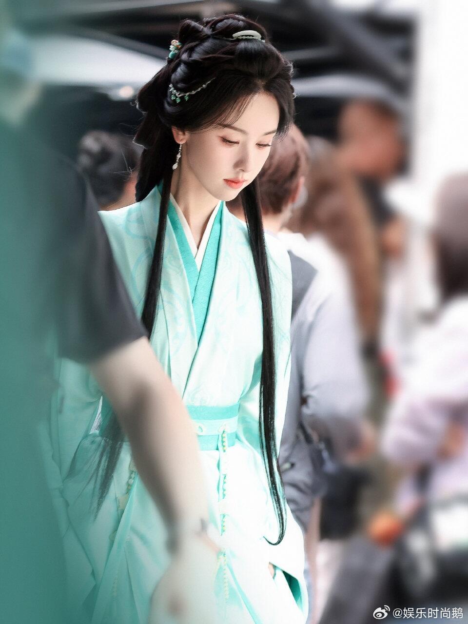 从未见过如此会撒娇的陈都灵 这还是我认识的那个清冷美女吗？撒起娇来软萌到骨子里，