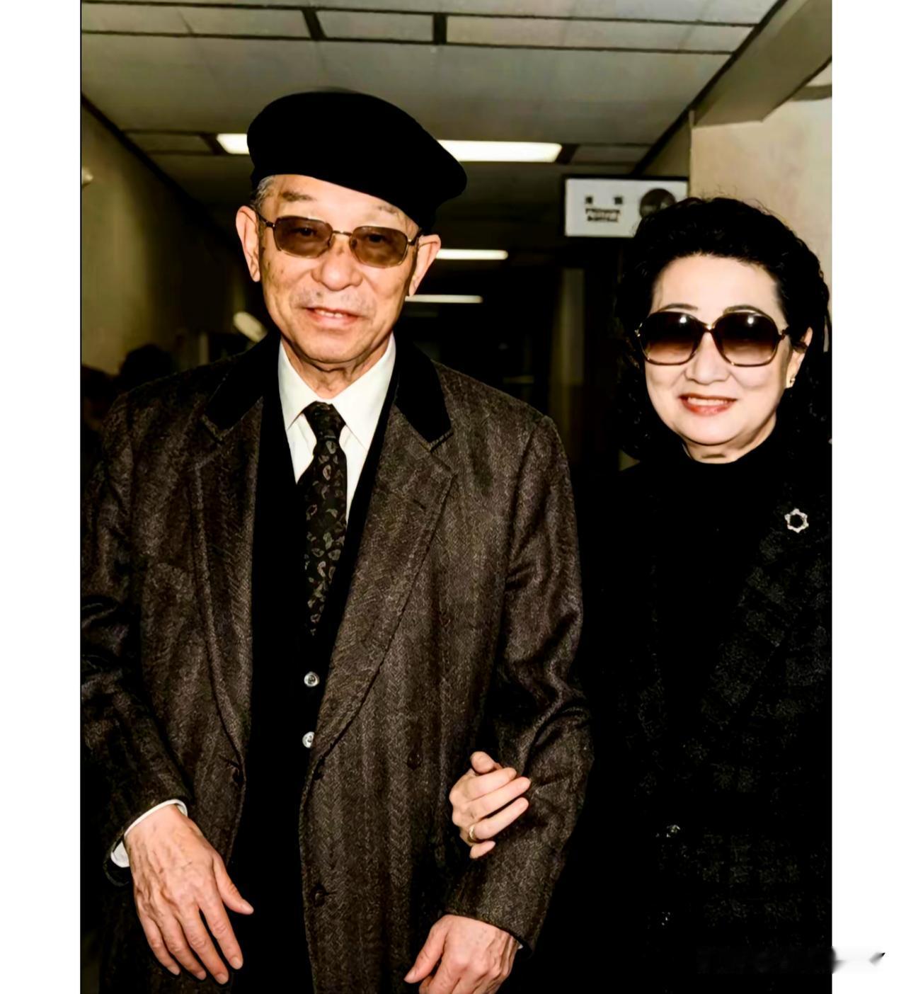一九九一年，重获自由的张学良和赵四小姐。这绝不是演戏，也绝不是电视剧里的演员所扮