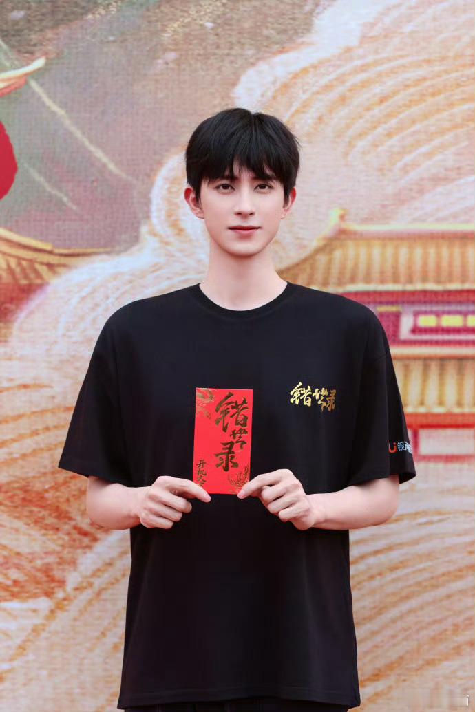 敖瑞鹏好薄一片咱就说这么帅的男人 也该爆火了吧