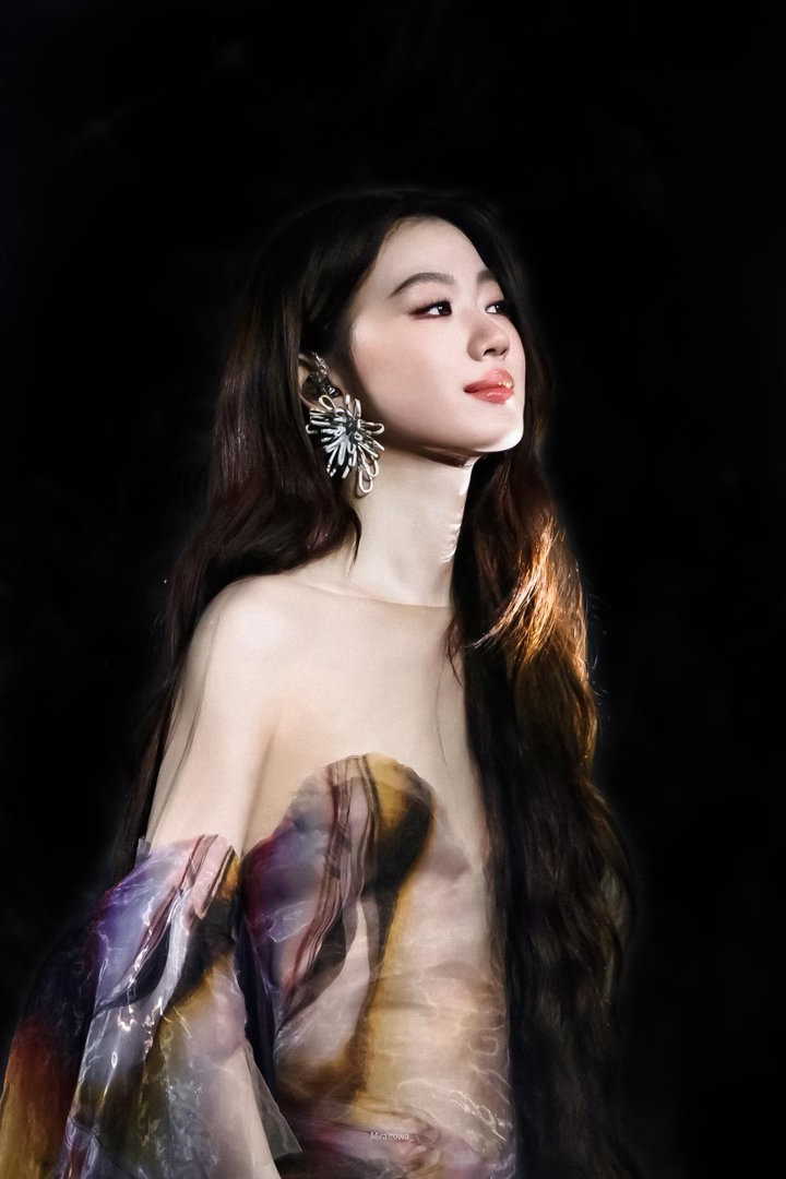 单依纯半夜发上百条语音抠粤语发音吴彤、常石磊爆料单依纯为练粤语歌太拼！半夜在群里
