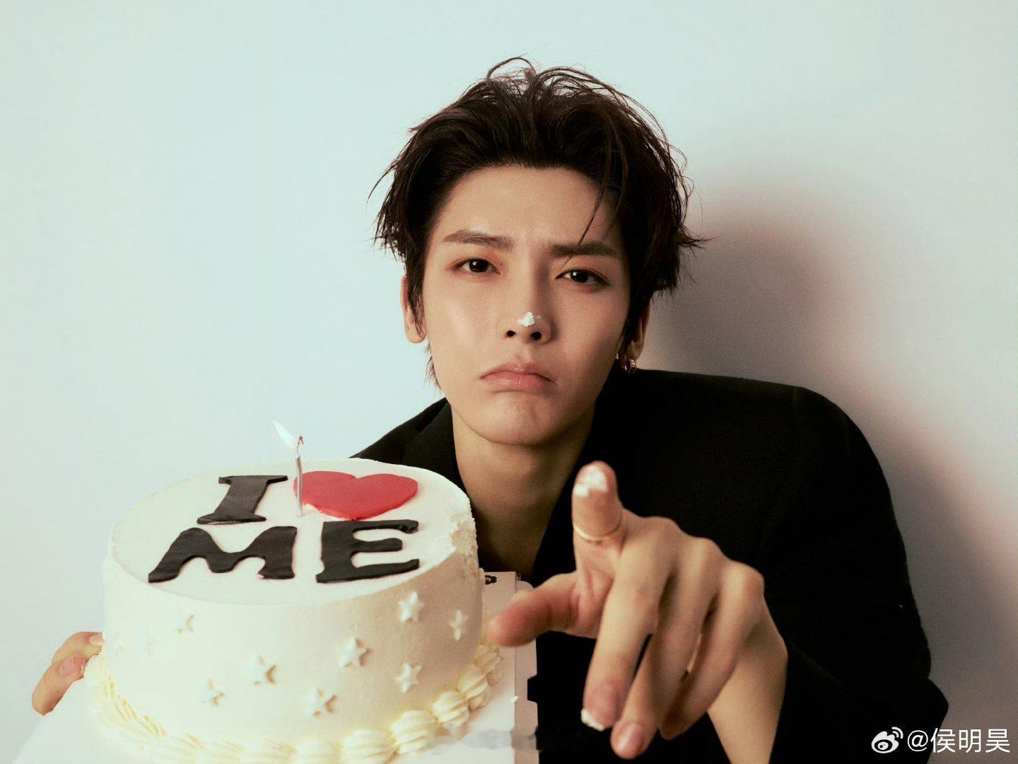 侯明昊29岁生日大片侯明昊29岁生日大片来啦，“祝我生日快乐！I❤️ME”，侯明
