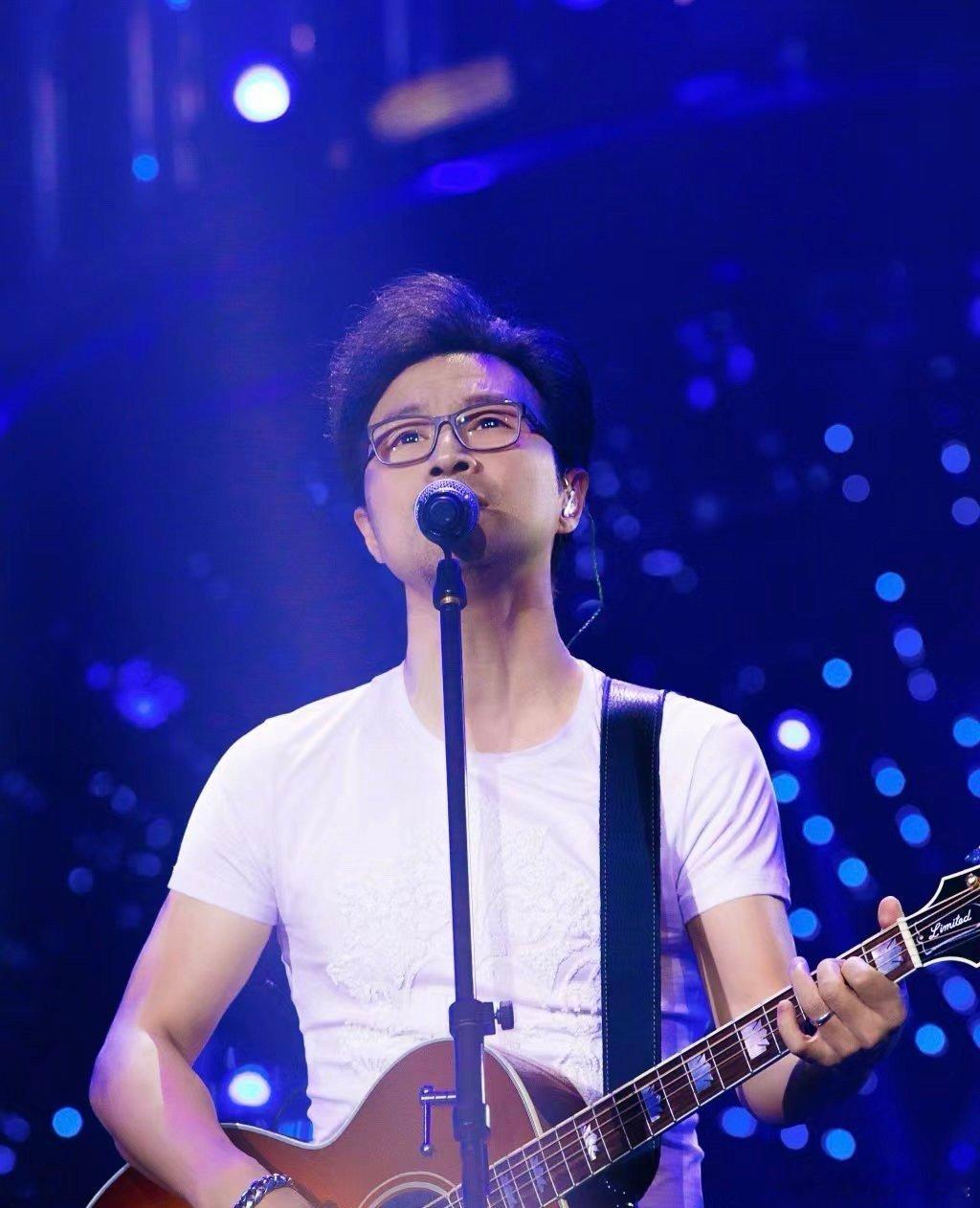 #汪峰[超话]##汪峰女友森林北晒日常生活vlog#在日常生活当中，我们可以感受