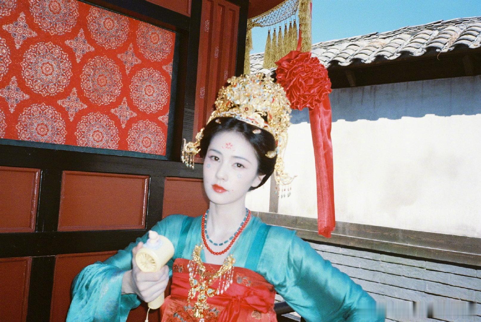 白鹿林沐然莫离这段路透播了白鹿林沐然莫离这段路透终于播了白鹿跑男上班 苦等许久不