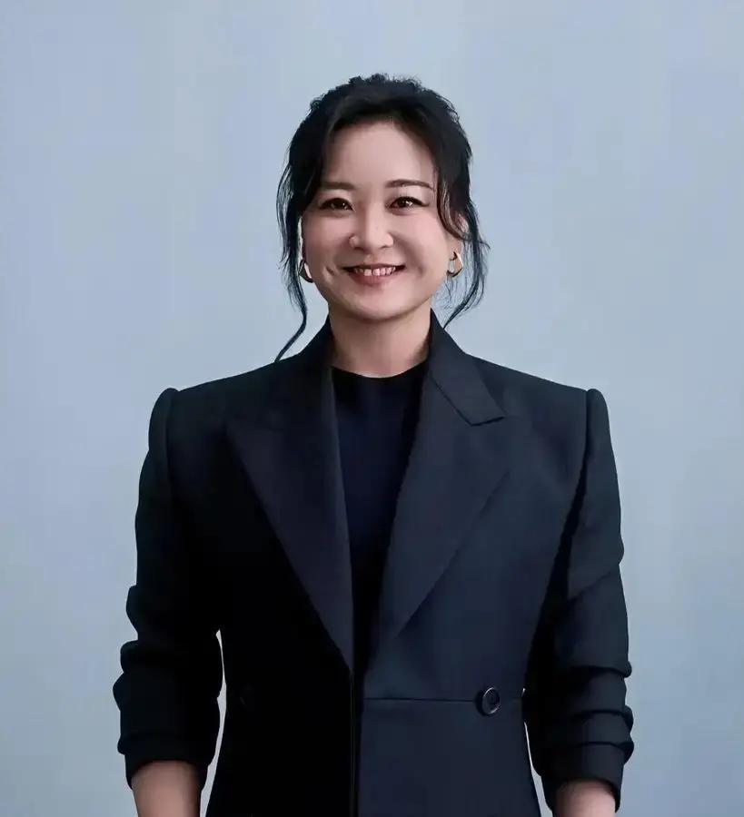 210斤到110斤，她赌上命
 
贾玲先把自己塞进210斤，再一刀刀削回110斤