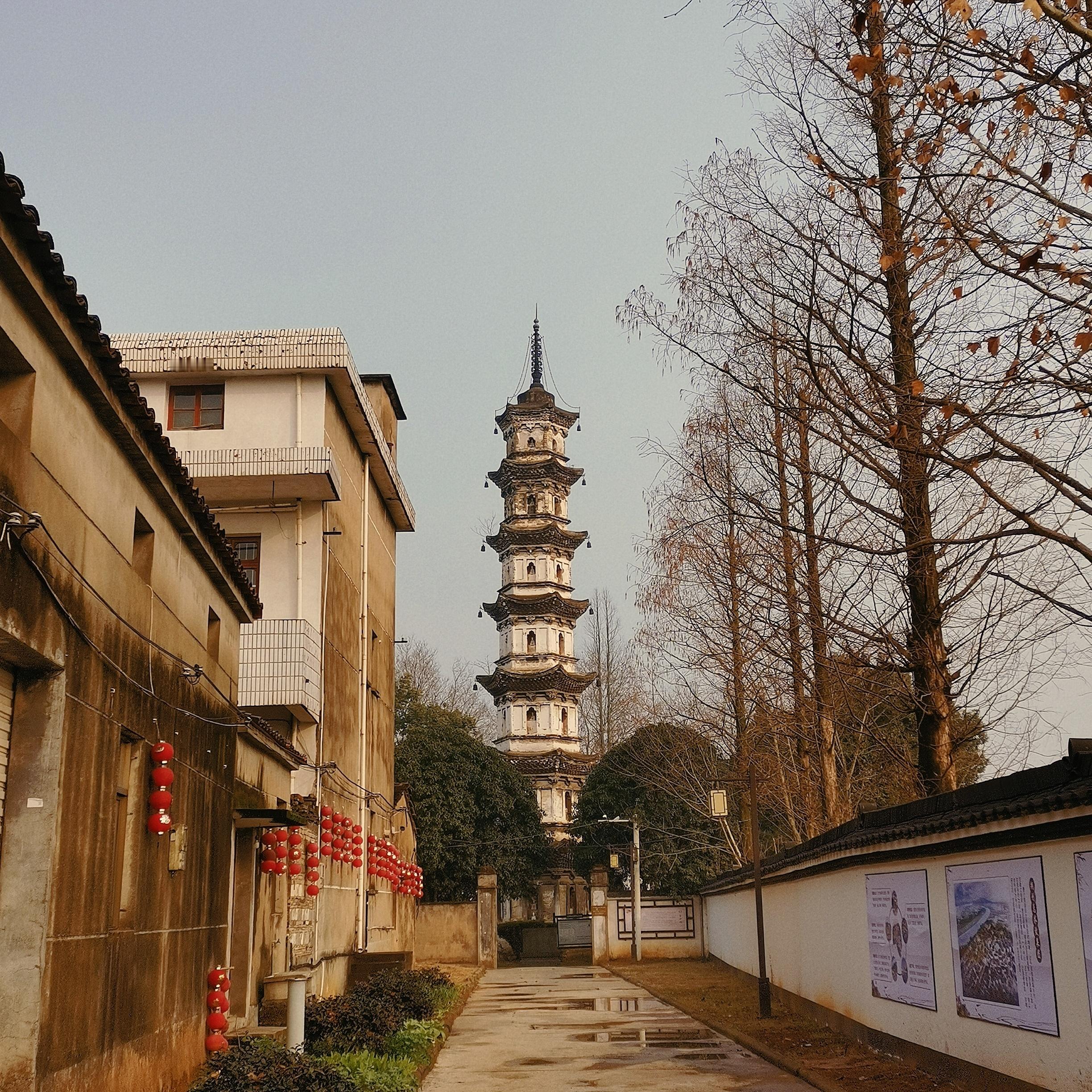 是个很寻常的龙游小村镇不过有座北宋重建的舍利塔 ​​​
