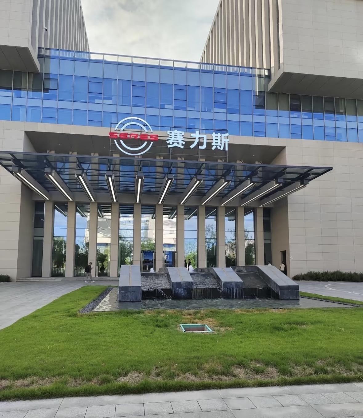 合作模式一变，简要说说华为现在是啥角色，首先声明华为没有跑路！只是角色更偏向智能