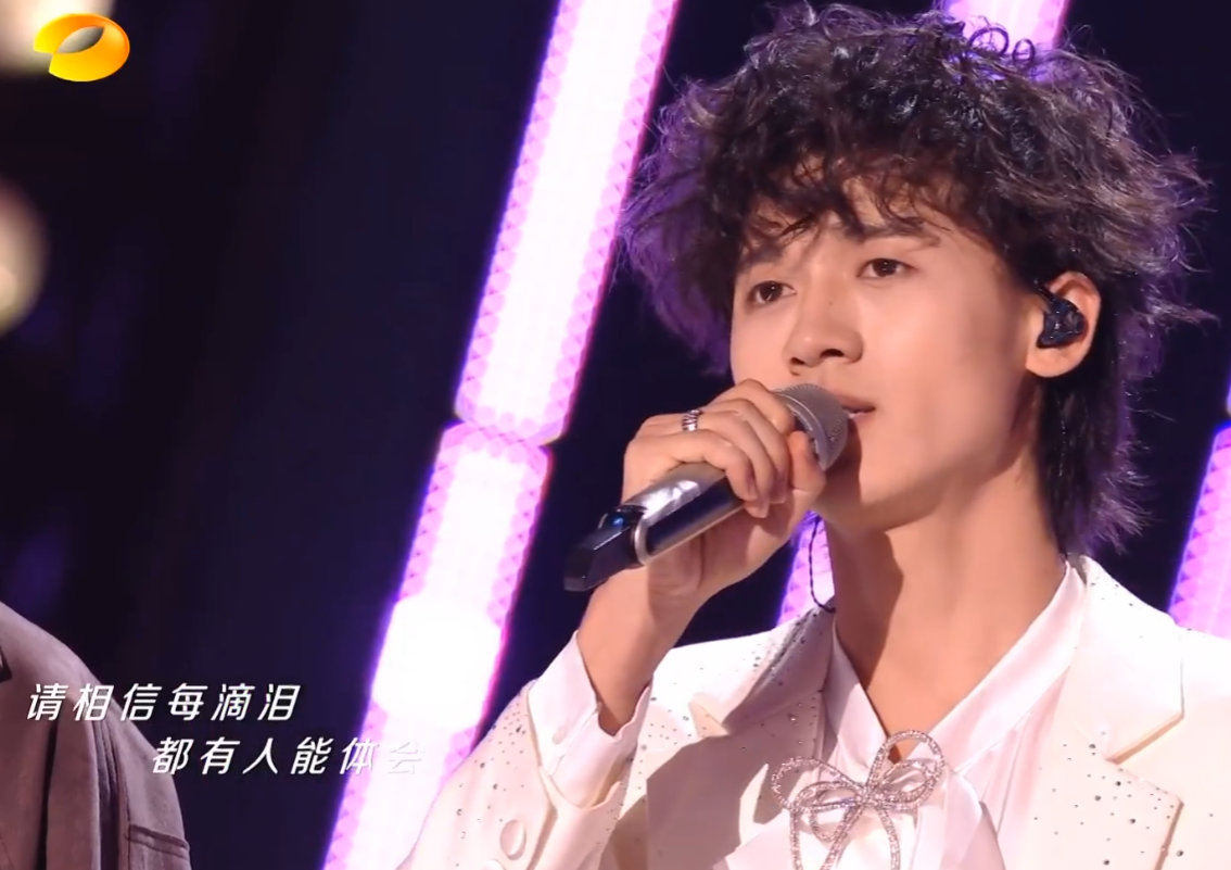 芒果社会责任感何炅沈梦辰主持的《声鸣远扬》总决赛也太好哭了！《同行》的旋律一响，