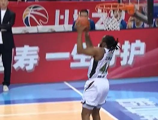 辽宁88-88青岛，双方进入第二个加时大战，乌戈再现精妙战术
北京时间4月10日