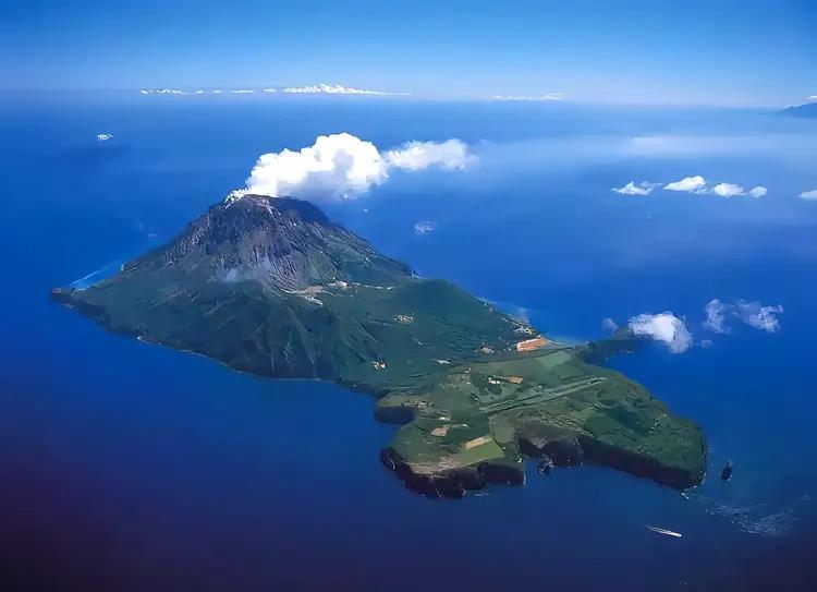 日本硫磺岛附近海域5月15日凌晨发生6级地震，这个岛屿距离日本东京1200公里，