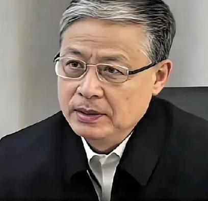 武大杨景媛遭围攻没人管！


武汉大学这事又有新动态
黄泰岩被推上风口浪尖
不是