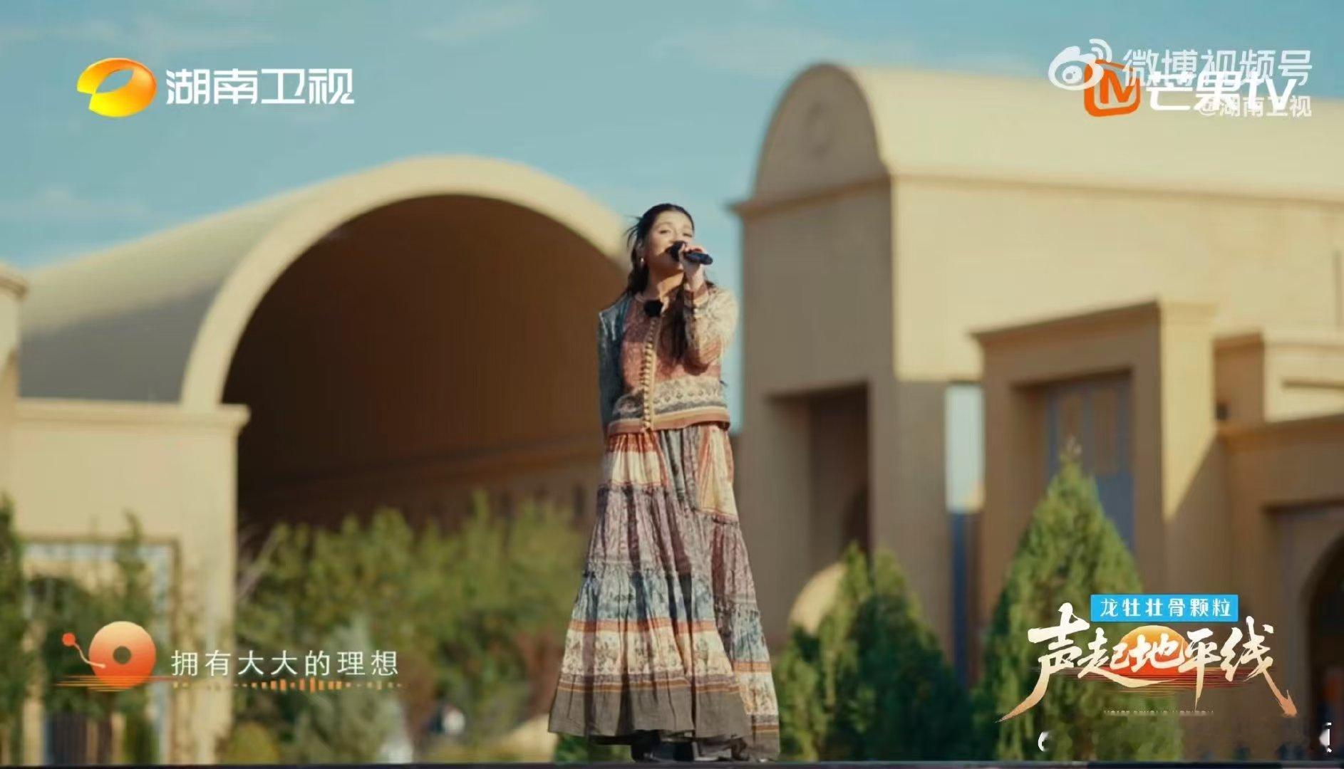 李佩玲像白米饭一样百搭声起地平线声音干净又有力量，风格百变却从不违和，李佩玲就是