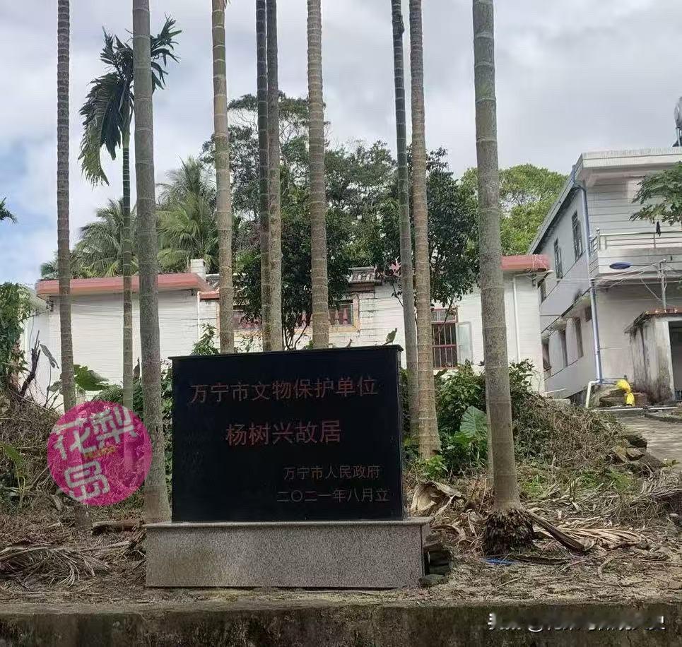 他是琼崖早期农民运动的杰出领袖，与妻子、母亲及亲属等十几位亲属先后为革命献出宝贵