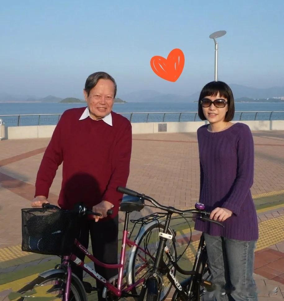 先生溘然长逝，最悲痛的当属翁帆，但比起惋惜，更该看见她21年陪伴里藏着的“双向成