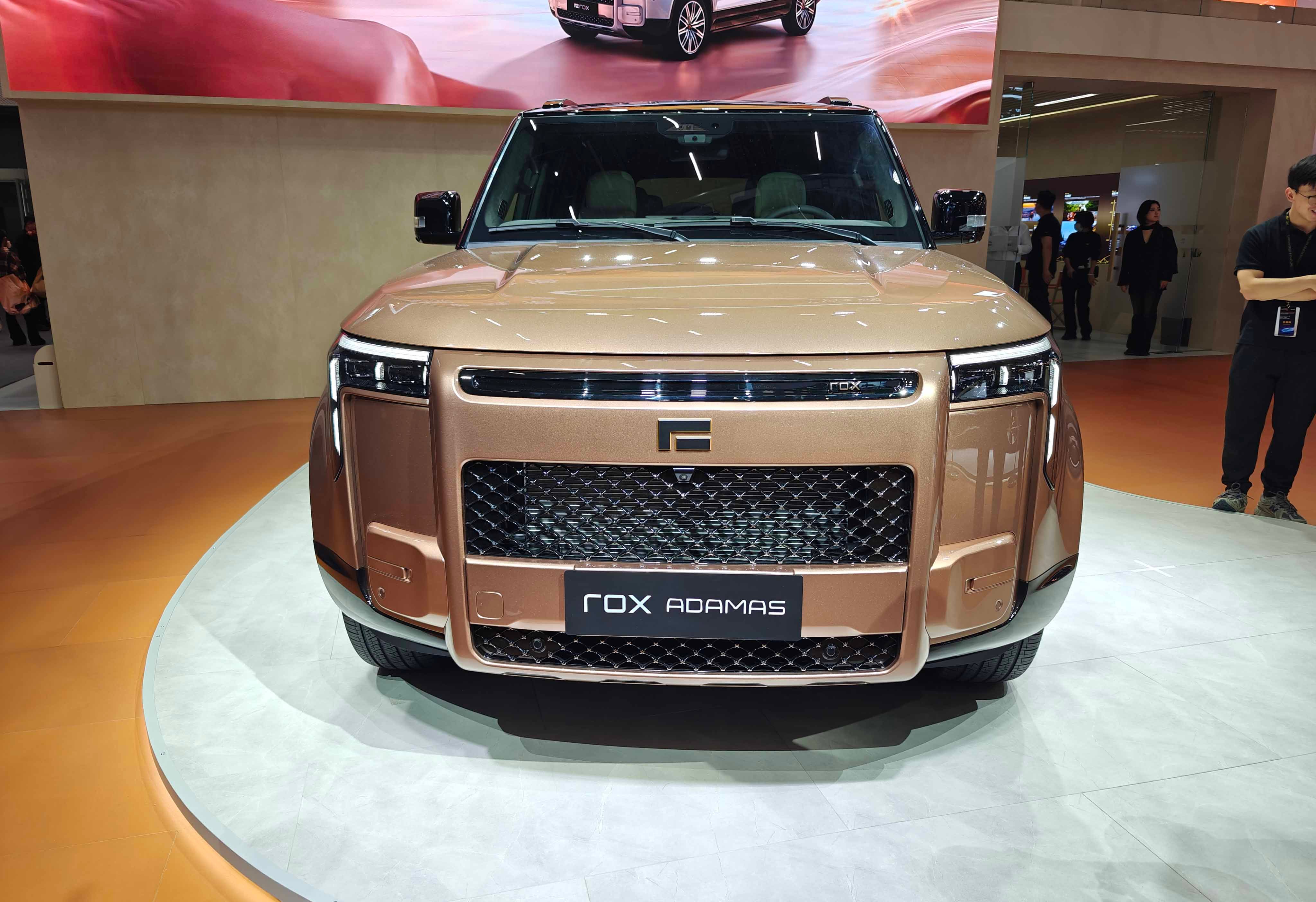 在2025广州车展上，极石汽车为我们带来了极石ADAMAS，这款车也是在国内的首