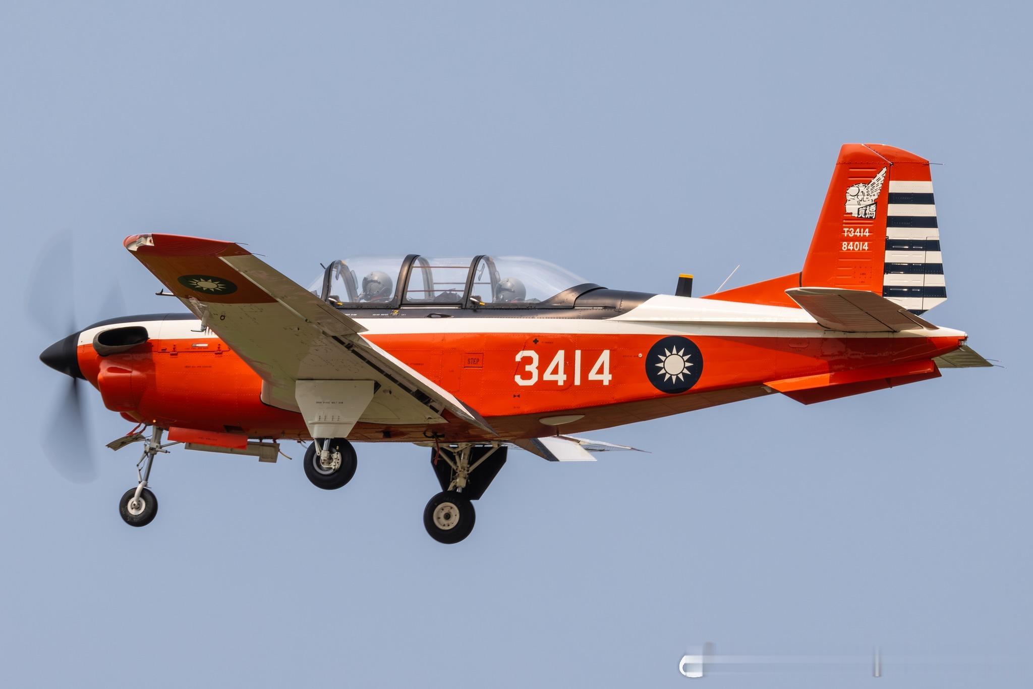 台伪空军6月2日上午发生了一起严重的T-34初级教练机（3414号）坠毁事故，两