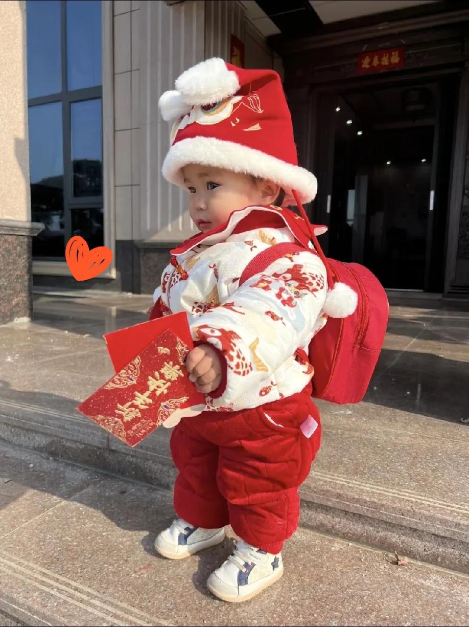 压岁钱别乱给，
孩子超过这个年龄就别再给了，
真不是小气而是另有原因
 
过年给