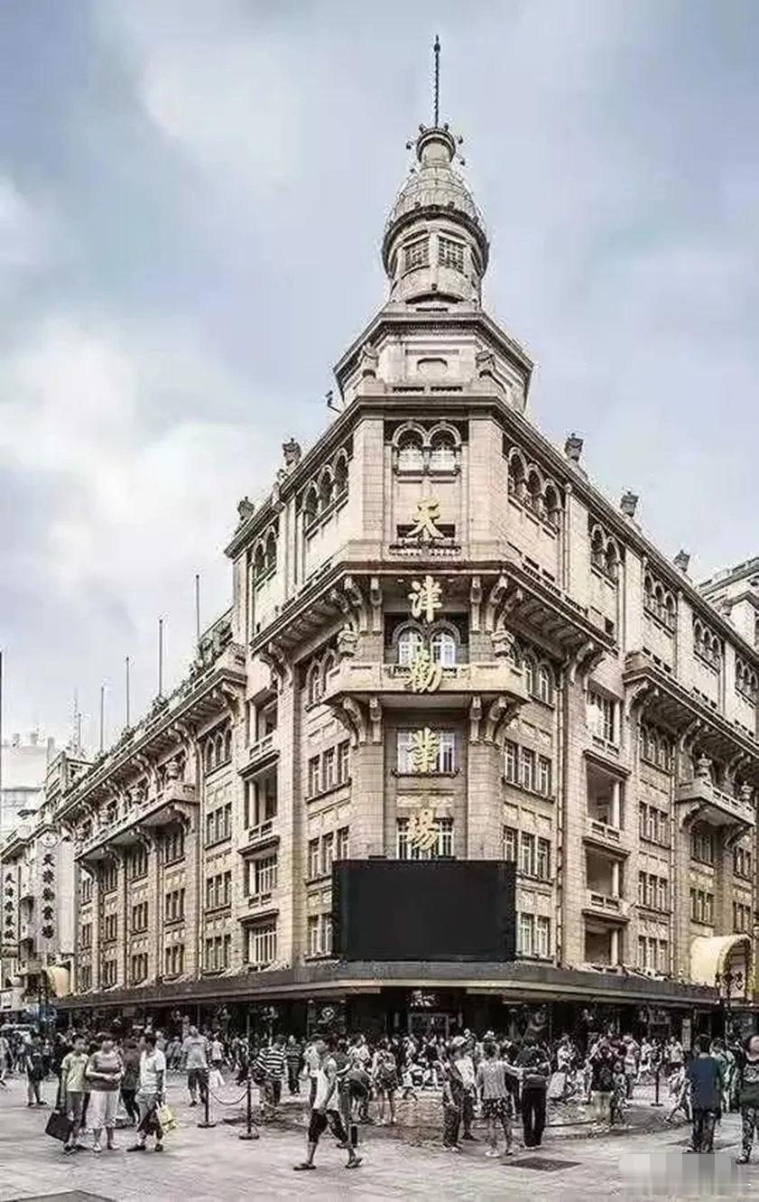 天津劝业场装修文物重见天日劝业场承载着几代人的共同记忆，你们对这里的印象是怎样的