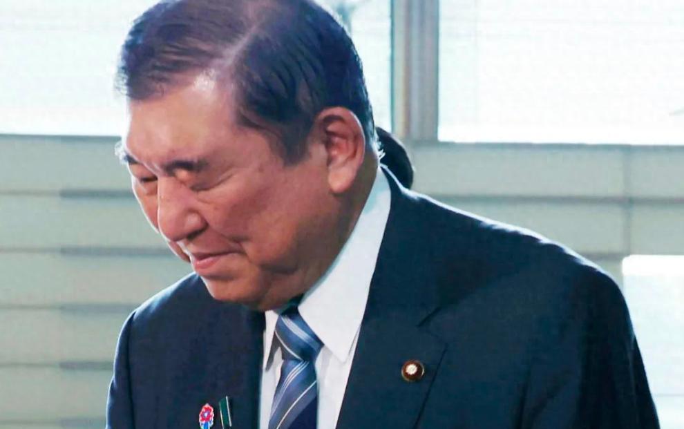 高市早苗距离首位女性首相只剩国会投票，石破茂带领全体内阁递交辞呈，时机挺巧。
 