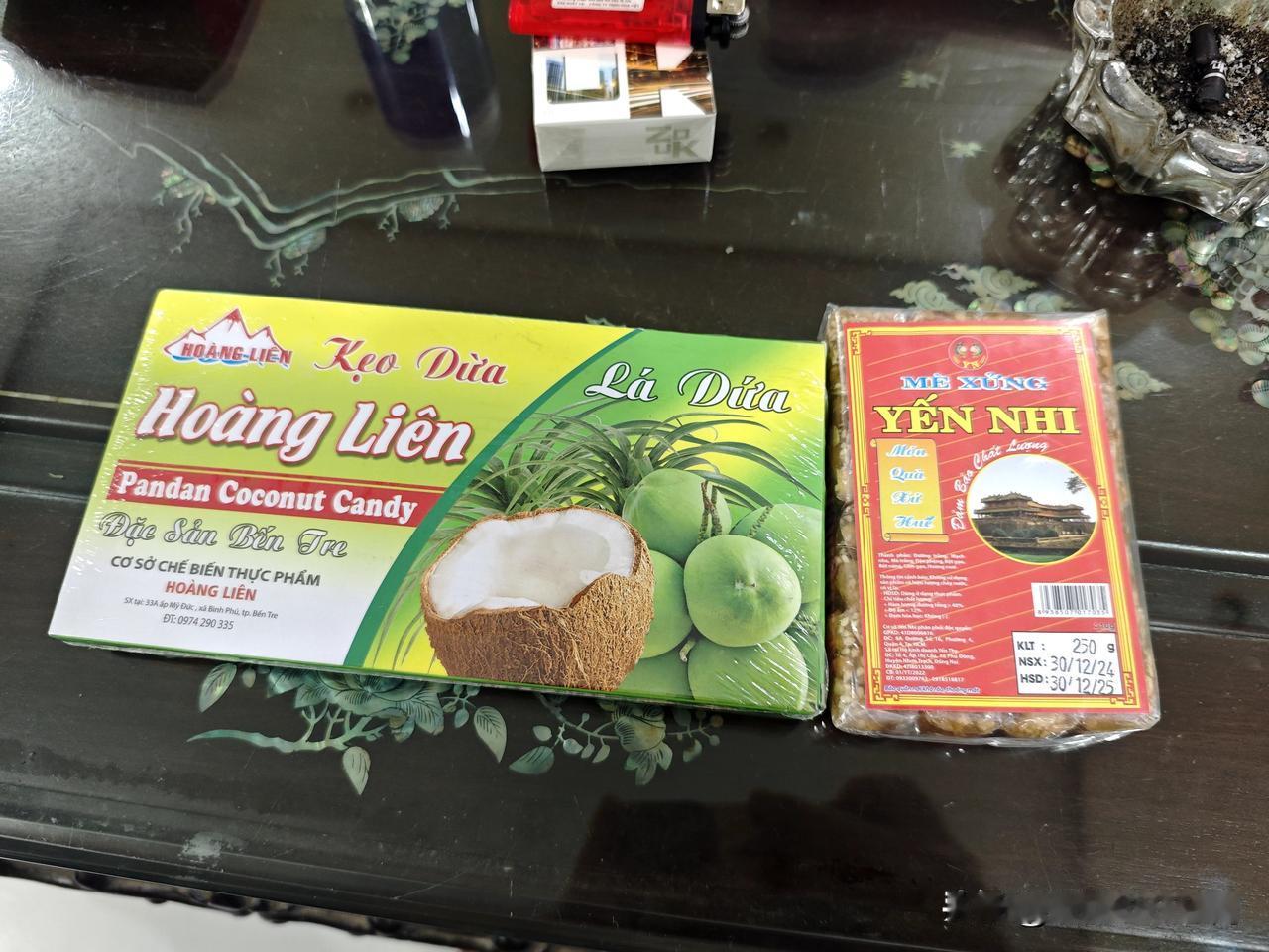 越南女组长给我送礼了。
晚上19点半左右，同事提了一袋子给我，说是越南女组长给我