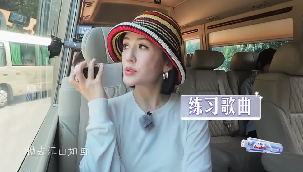 谢娜你心里到底在想着哪个节目啊 录制《你好时光》转场间隙，谢娜抓紧练杰哥的《天下