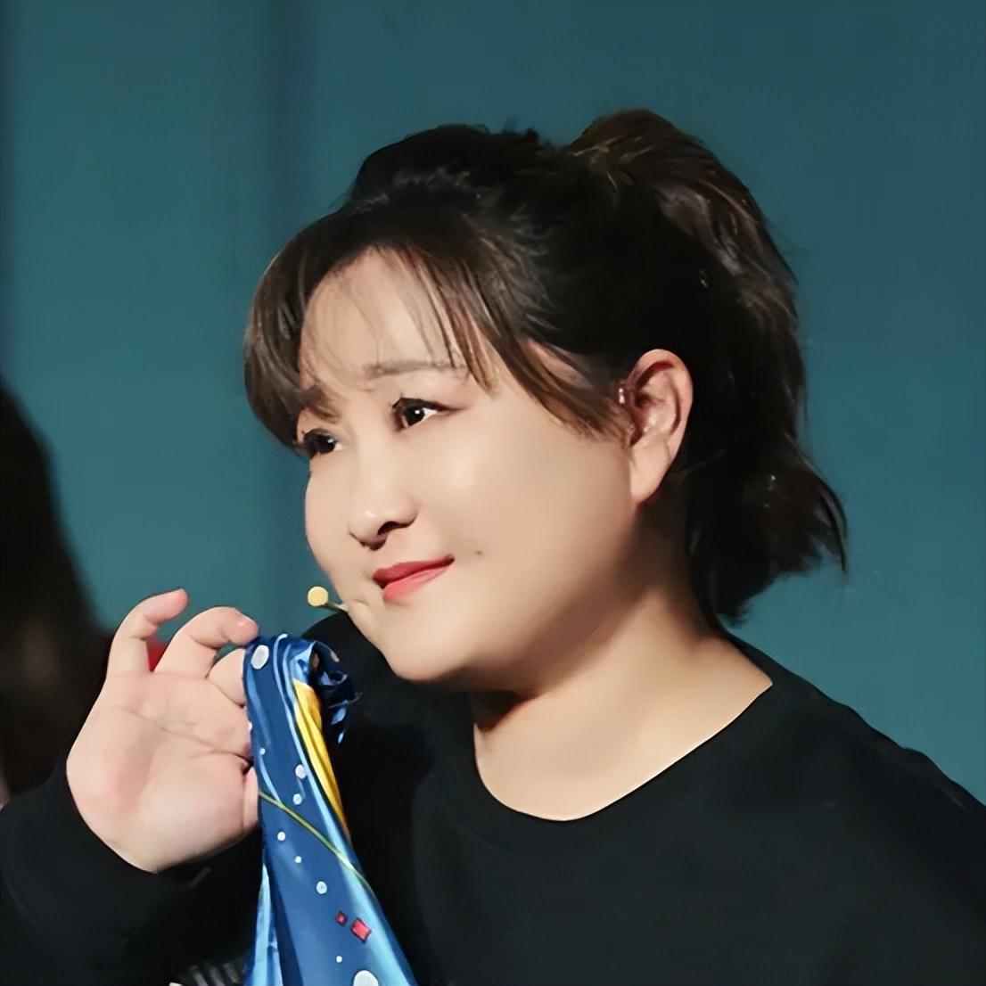 演员，白凯南说，我认识贾玲的时候，她很瘦，我们成了一个组合，贾玲很担心，对我说，