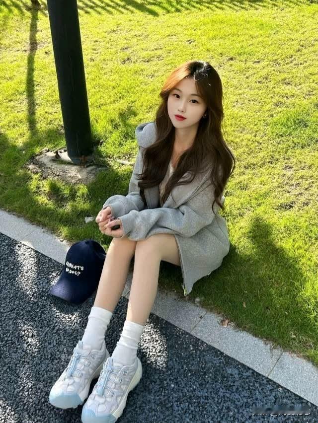 很难不心动的女生，大概就是这样吧！  清纯少女