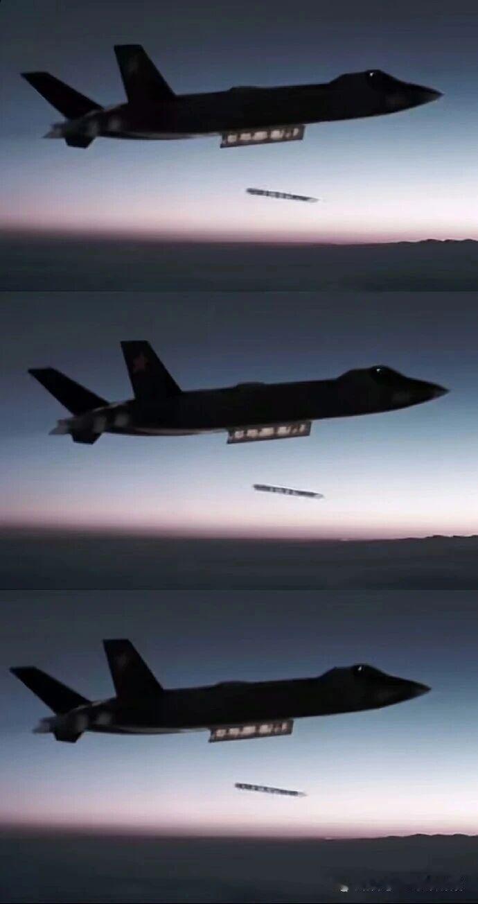 首见！歼-20“验证机”通过机腹弹仓发射“光杆弹”