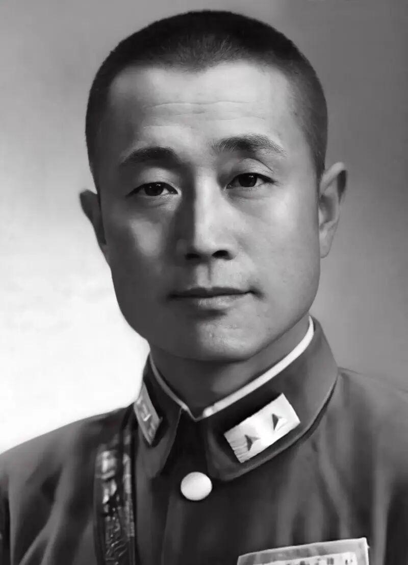 黄埔一期   杜氏三杰

杜聿明和两个堂哥能进黄埔一期，父亲杜良奎与于右任的交情