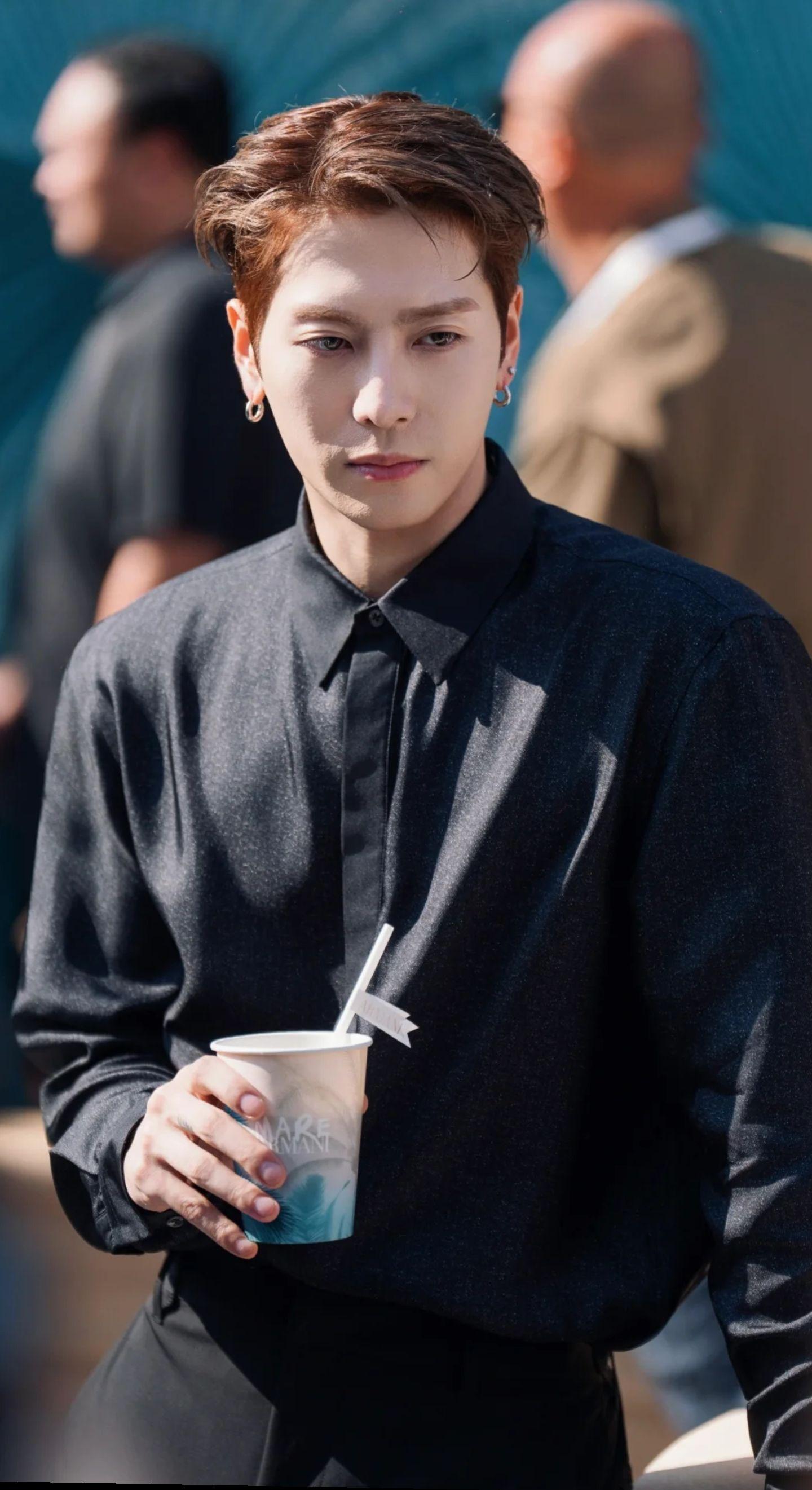 宽肩窄腰🤤🖤。