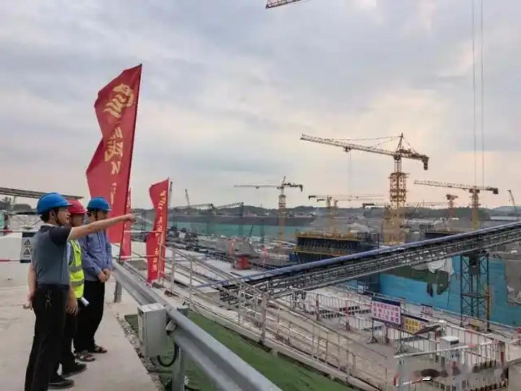真心话茶局热火朝天的建筑人