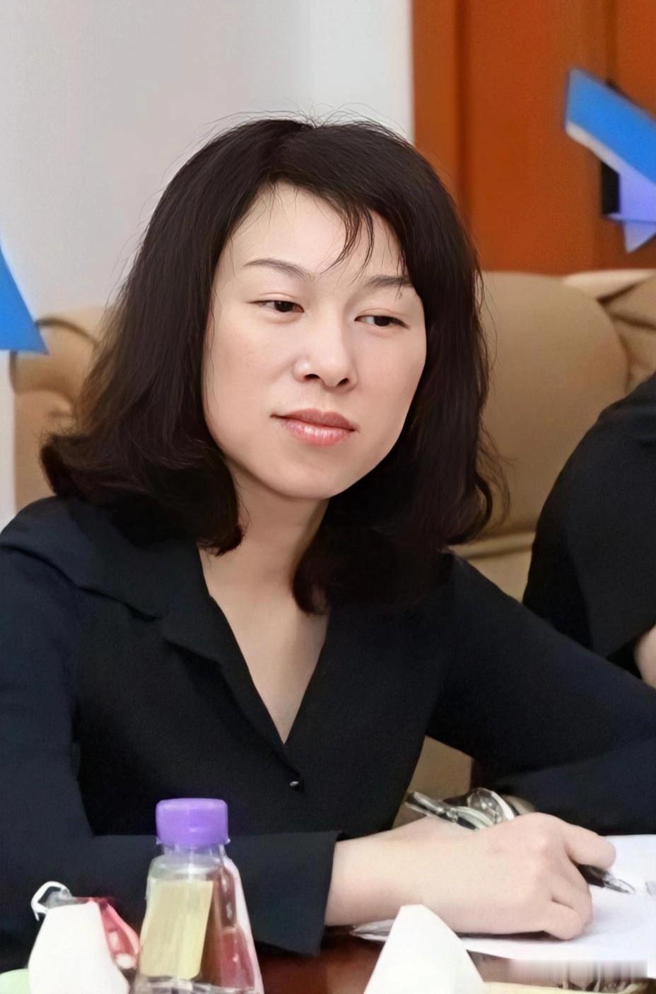 颜值气质双在线！湖南怀化51岁美女谢芳任上落马，熬7年职级原地不动
 
10月1