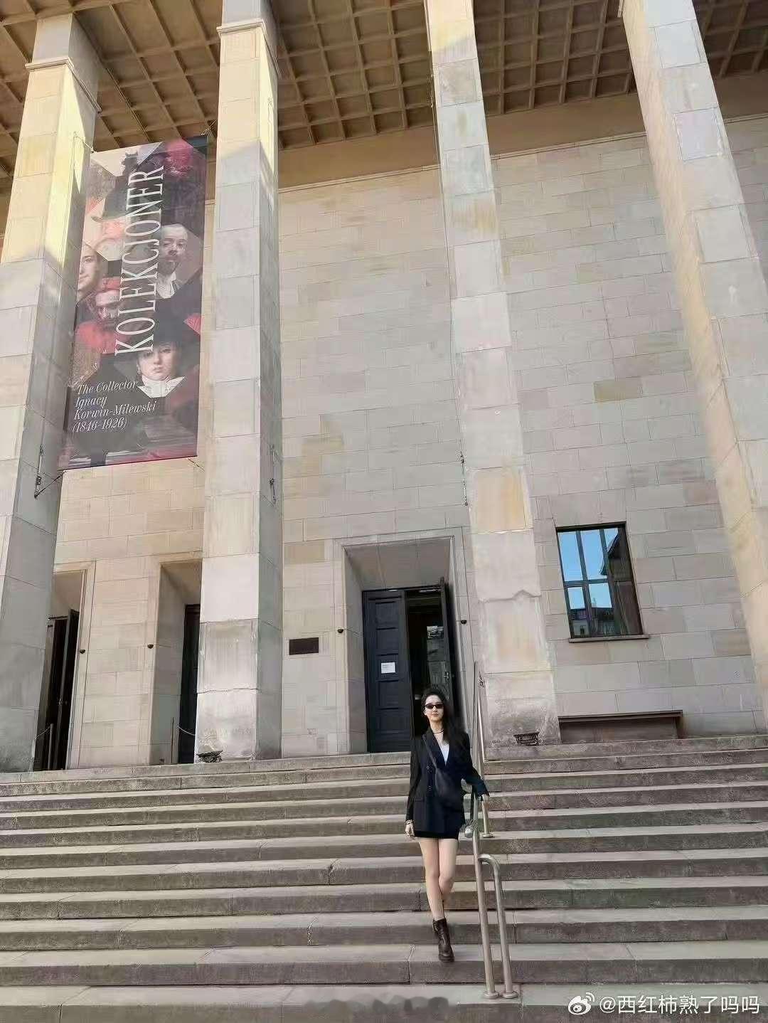 刘亦菲波兰旅行碎片刘亦菲晒波兰随拍刘亦菲刘诗诗 代言一位灵动飘逸，一位温婉沉静，