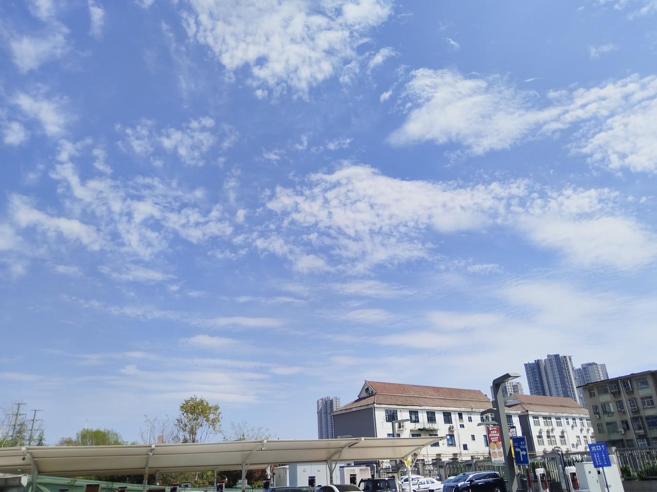 今天天气真好
刮着凉凉的风晴好风景