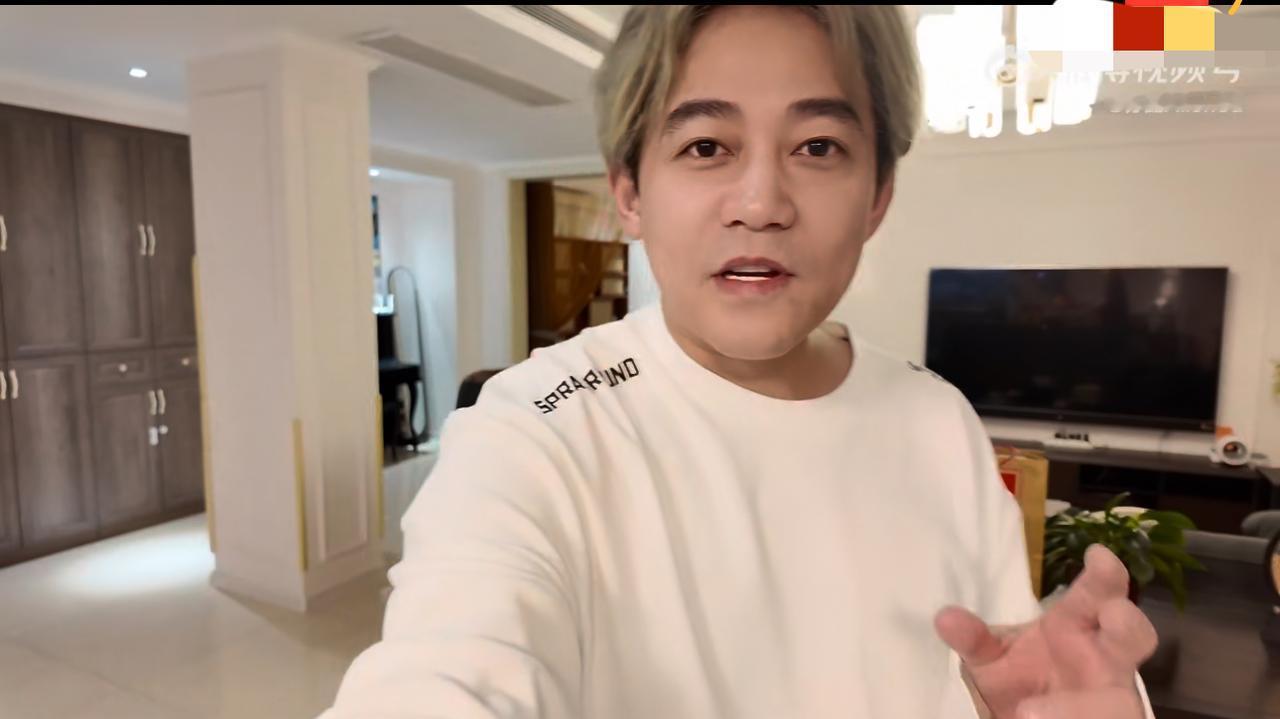 苏醒的《老歌手的日常》真的比老友记好看多了！
最新的老歌手日常分了两大部分，一部