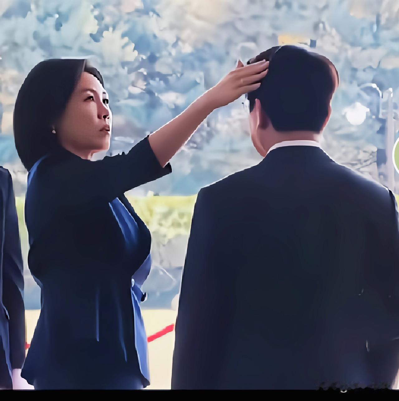 在韩国，总统是国内外的最高代表，因此李在明的言谈举止及外在形象必须时刻保持最优的