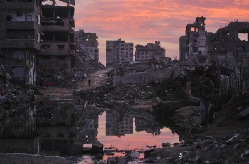 本周六早上，以色列对加沙医院的袭击造成至少 12 名巴勒斯坦人死亡，这是自去年 