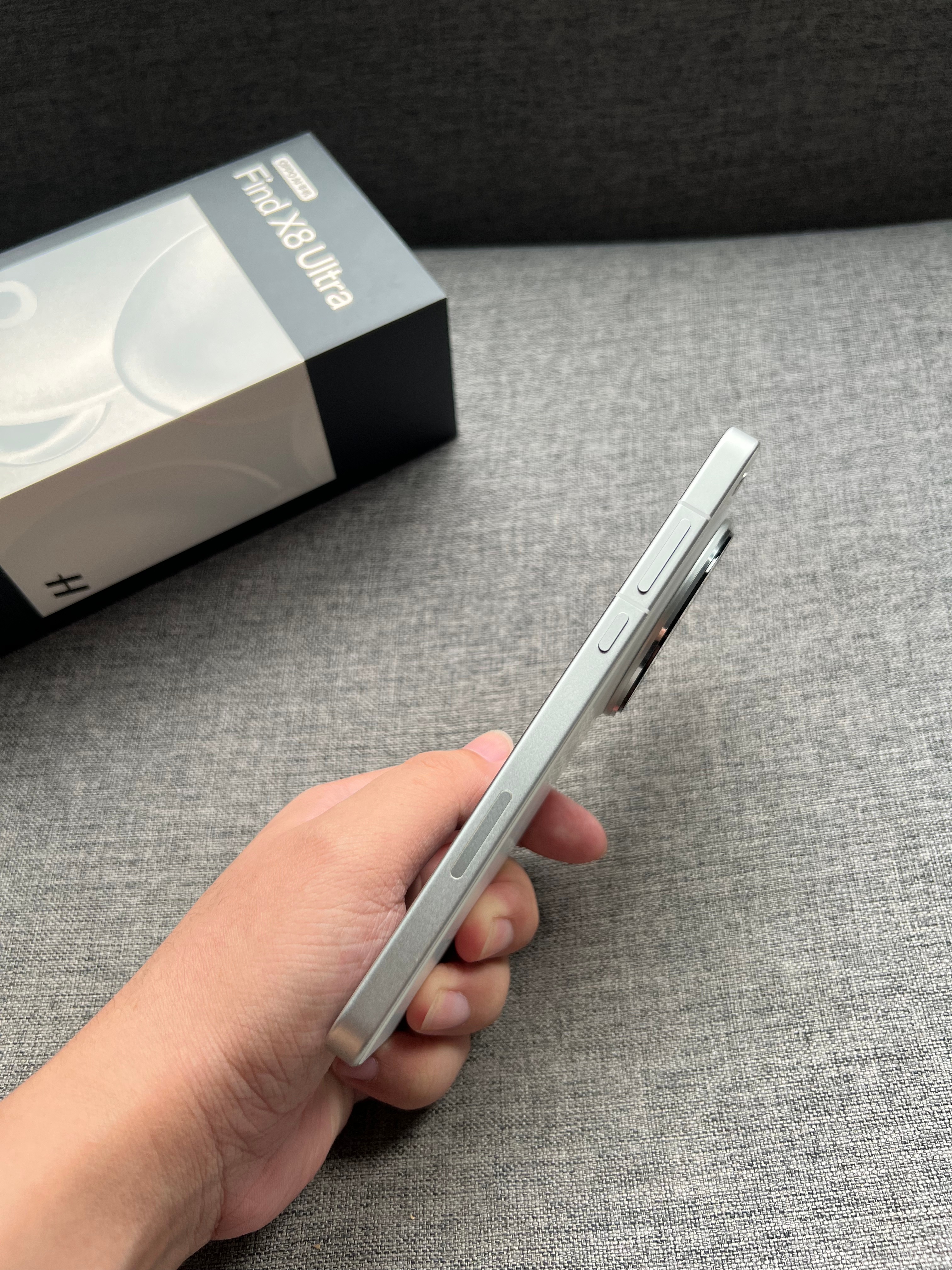 OPPO Find X8 Ultra 16+512G 月光白，屏幕轻微划痕，中框