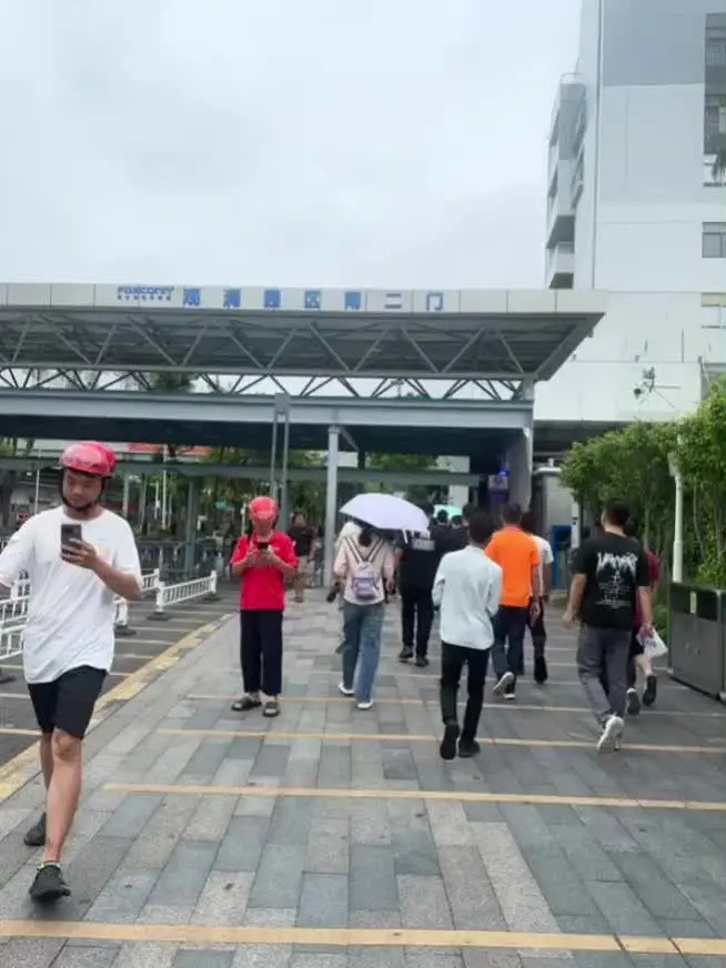 又熬过了一天，宝等我赚到钱带你去唱“回忆总想哭”😊