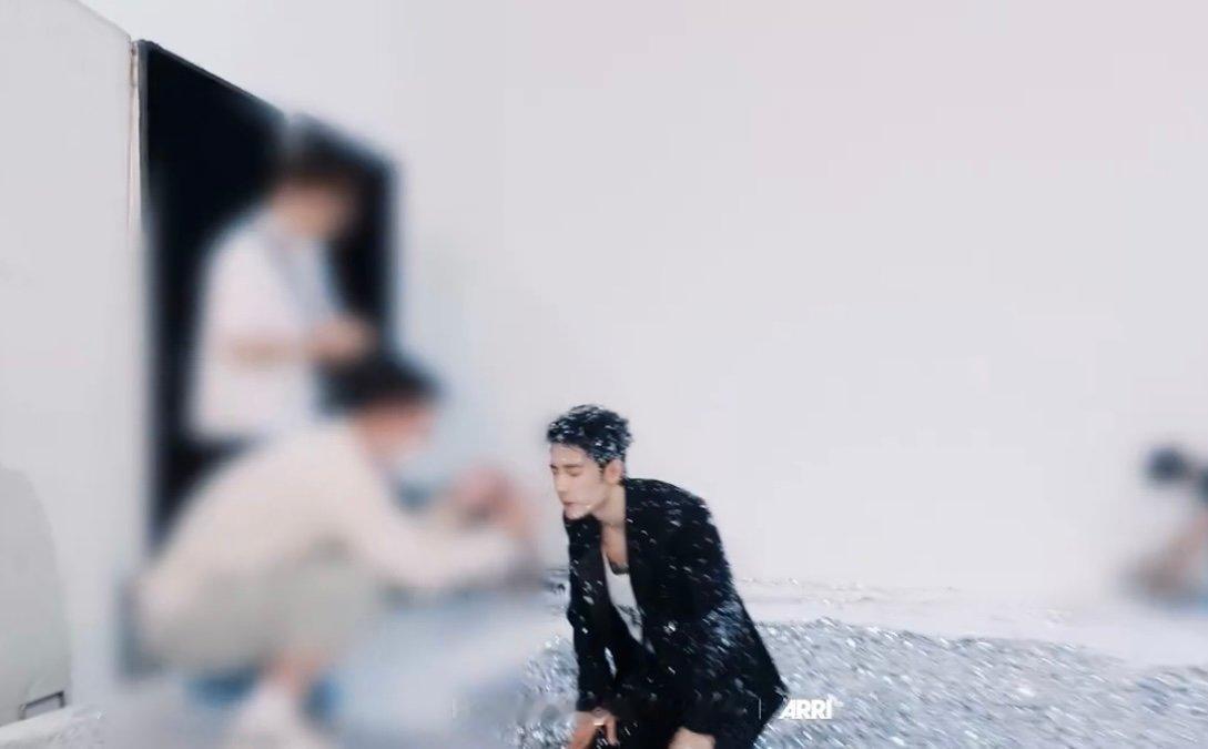 肖战这姿势什么意思啊肖战这和求婚有什么区别啊啊啊啊啊啊肖战这姿势什么意思啊 ​​